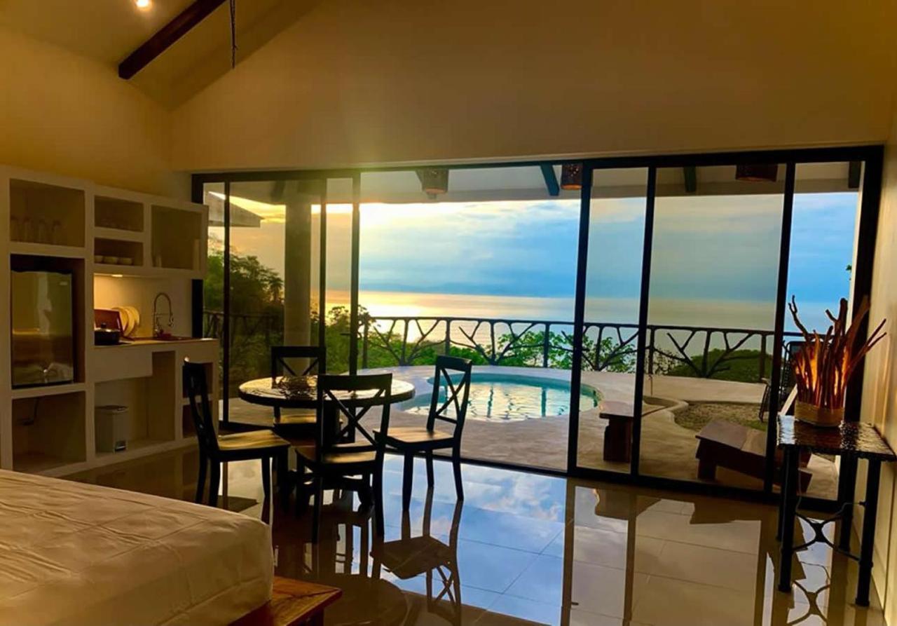 Akua Suites Ocean View ตาร์กอเลส ภายนอก รูปภาพ