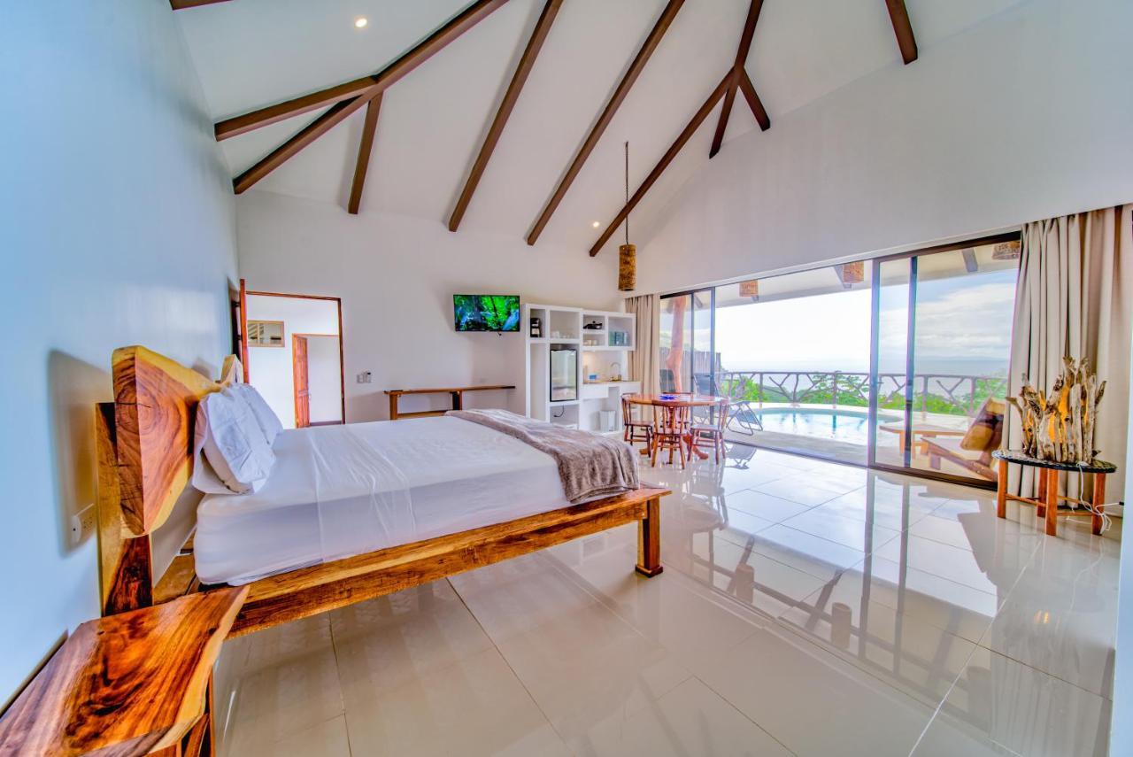 Akua Suites Ocean View ตาร์กอเลส ภายนอก รูปภาพ