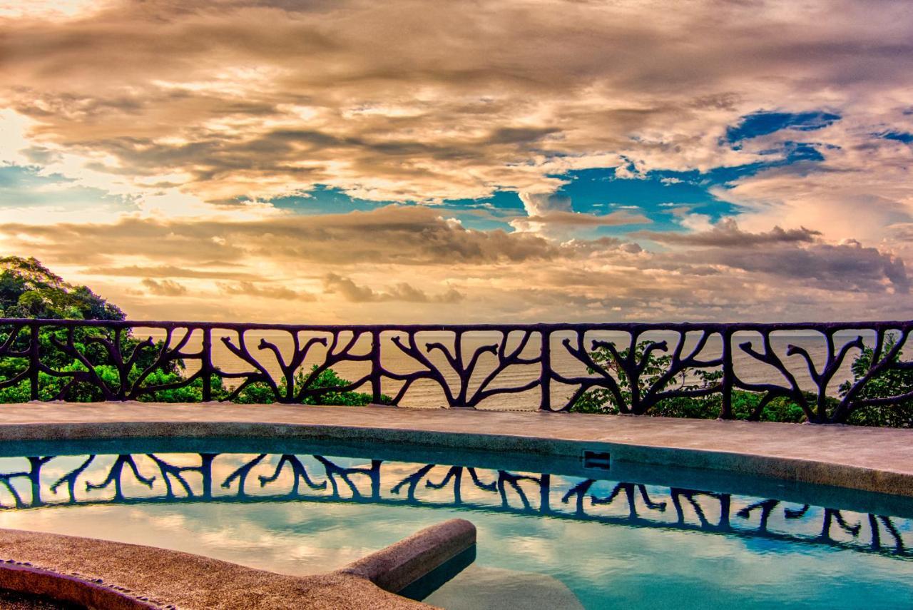 Akua Suites Ocean View ตาร์กอเลส ภายนอก รูปภาพ
