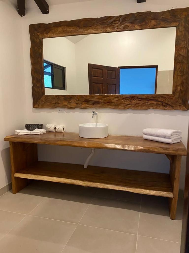 Akua Suites Ocean View ตาร์กอเลส ภายนอก รูปภาพ