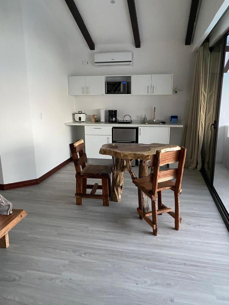 Akua Suites Ocean View ตาร์กอเลส ภายนอก รูปภาพ