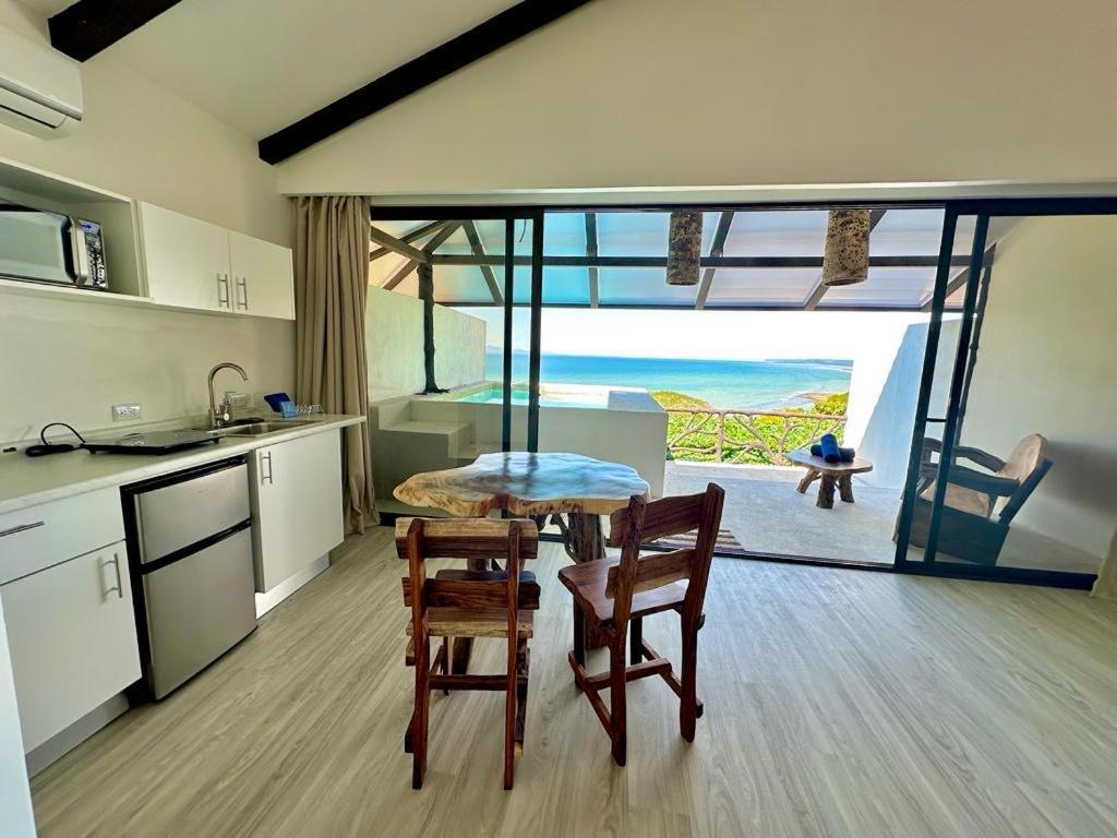 Akua Suites Ocean View ตาร์กอเลส ภายนอก รูปภาพ